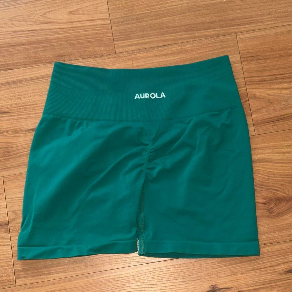 AUROLA Women's Green Shorts
